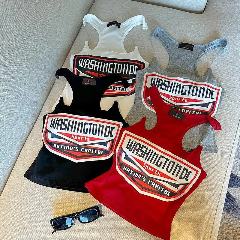 فتاة حارة مع سترة صغيرة، بلوزة قصيرة أنيقة للتنحيف والصيف للنساء