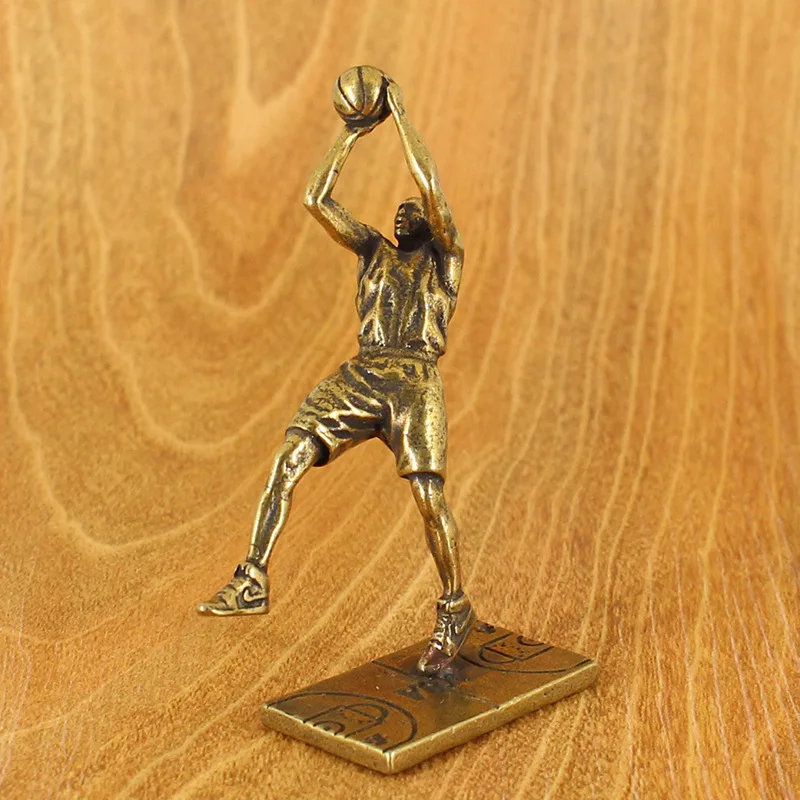 รูปปั้นบาสเก็ตบอลทองเหลืองย้อนยุครูปปั้นวัฒนธรรมทางกายภาพของตกแต่งเครื่องประดับตั้งโต๊ะบ้านงานฝีมือของขวัญจากแฟนๆ