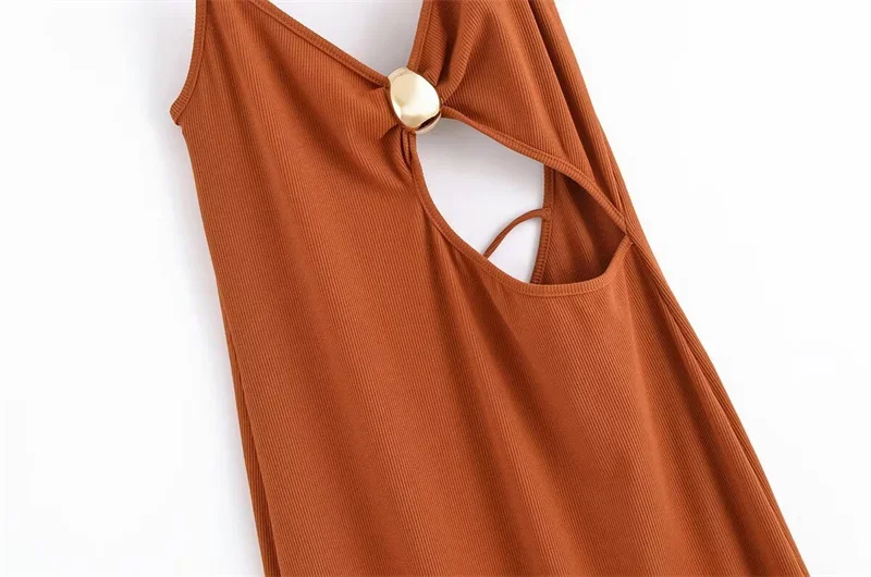 Damenkleider, neuer Sommer, kastanienbraune Hosenträger, Ausschnittkleid, Goldbesatz, sexy, offener Rücken, stilvolle Persönlichkeit