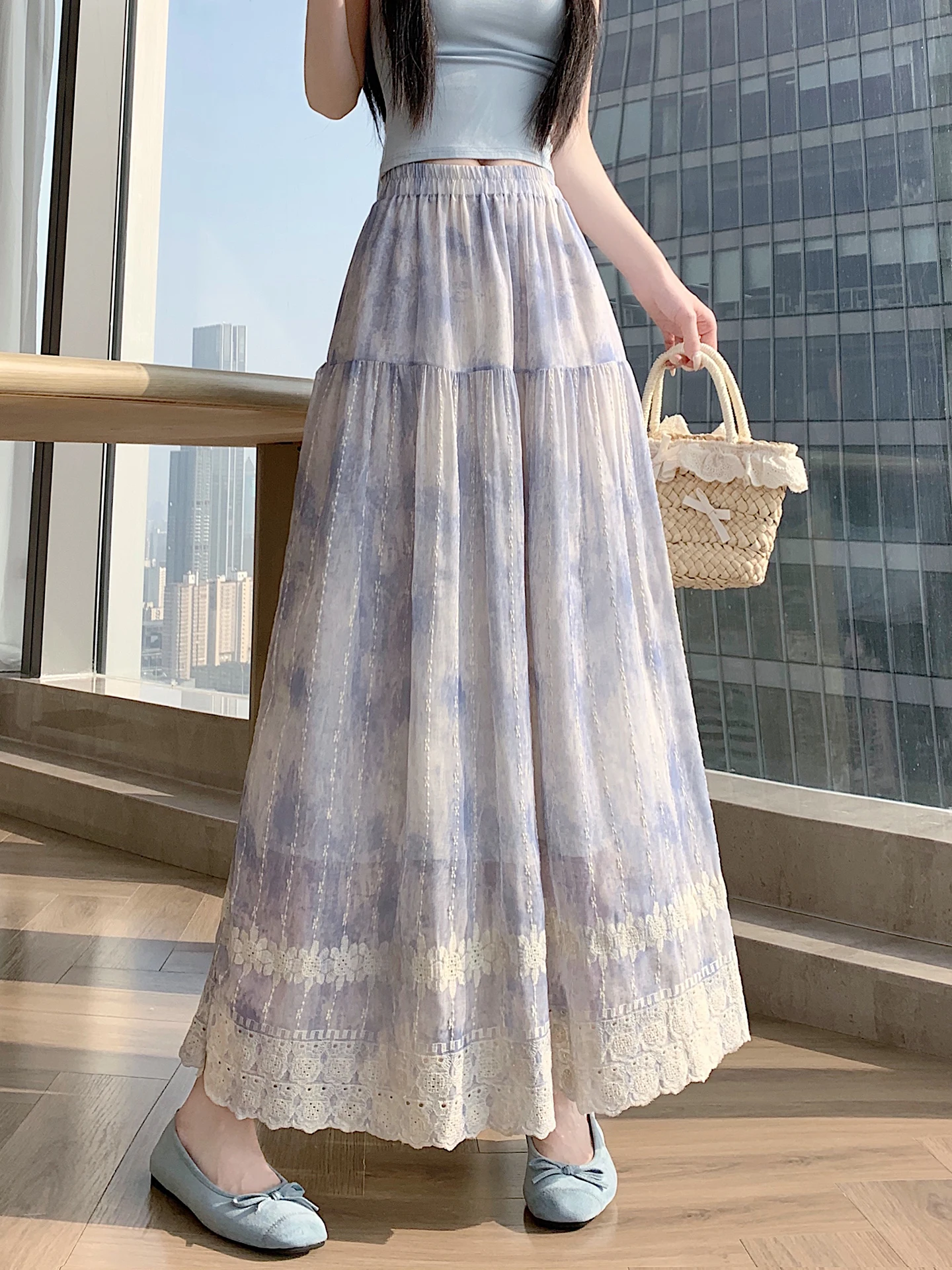 

Шикарная женская летняя юбка-миди А-силуэта с высокой талией, вышивкой, ажурными элементами и эффектом акварельного тай-дай, из тюля, в стиле «зонтик»