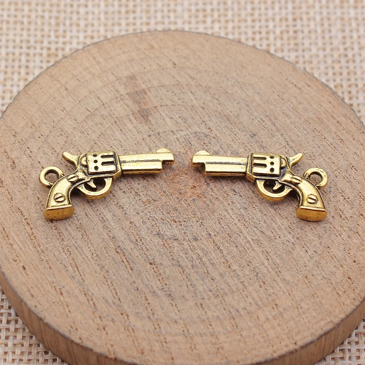 40pcs 22x12mm(0.87x0.47inch) 4 Colors Gun Charms Jewelry Making Materials