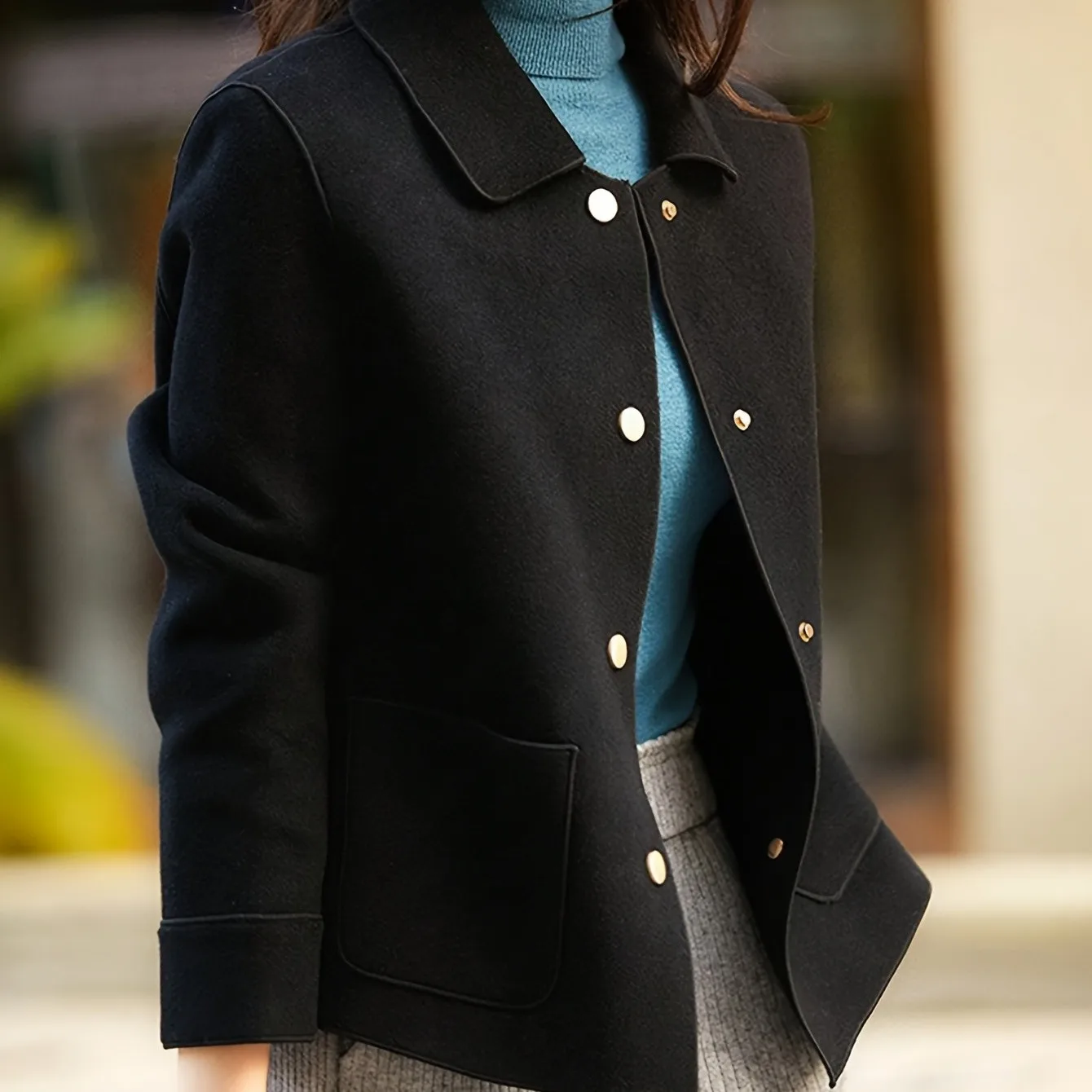 

Fashionable women's black lapel jacket with metal button details, pockets, elegant and casual, suitable for commuting and office
