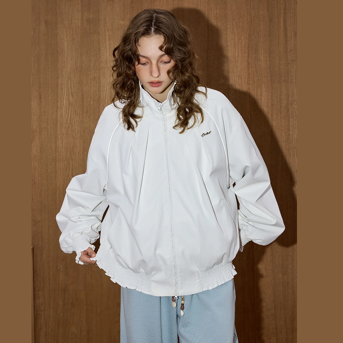 

Coolhut Винтажная куртка с кружевной отделкой, осенний укороченный пиджак с воротником-стойкой, нишевая женская верхняя одежда со сложной линейной детализацией