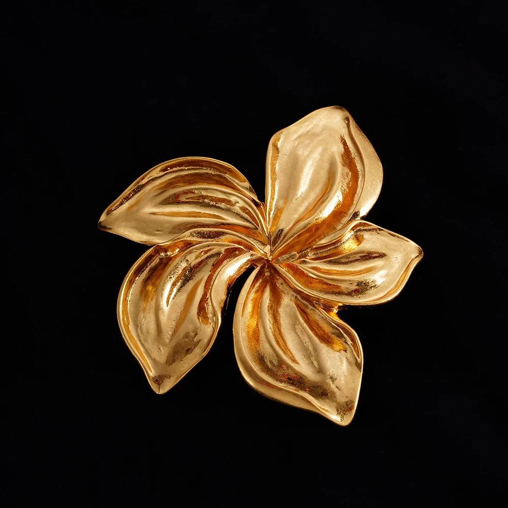 

Vintage tainless Steel Metal Flower Brooches Gold Color Waterproof Gold Plated Fashion Jewelry for Women Coat Dress Pins