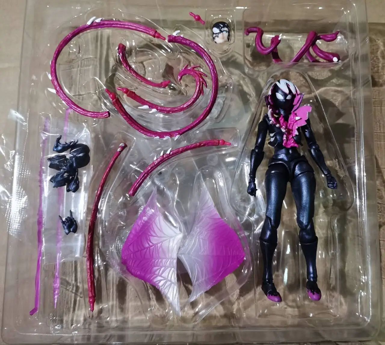 Ko Venom Gwen Revoltech Amazing Yamaguchi Symbiote Spider Gwen Anime Dekorative Actionfigur Modell Sammlerstück Jungen Spielzeug Geschenke – Detail 3