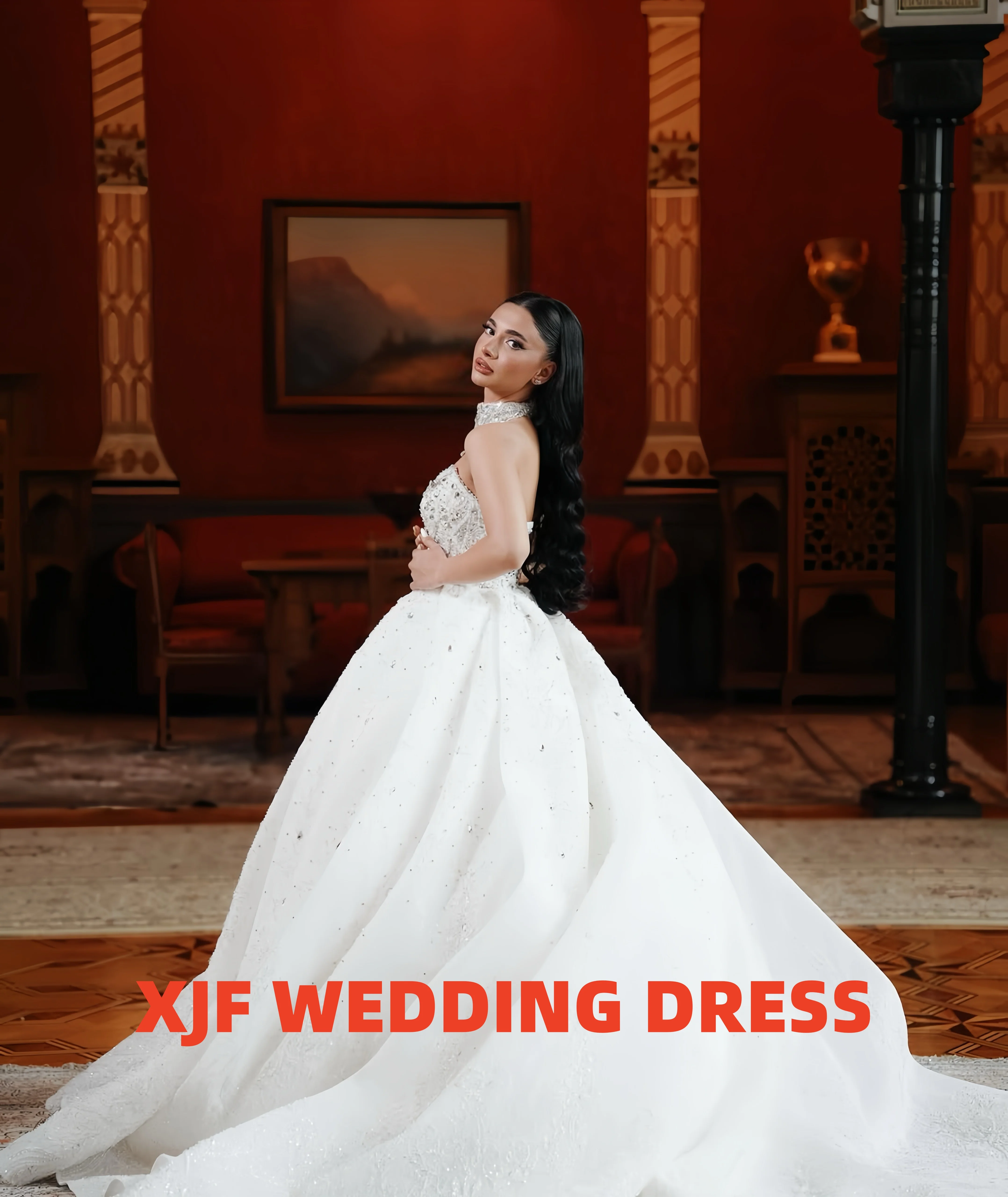 فستان سهرة فاخر بياقة حلوة بدون أكمام مطرز بالخرز من أماندا نوفيا فساتين سهرة فاخرة للنساء