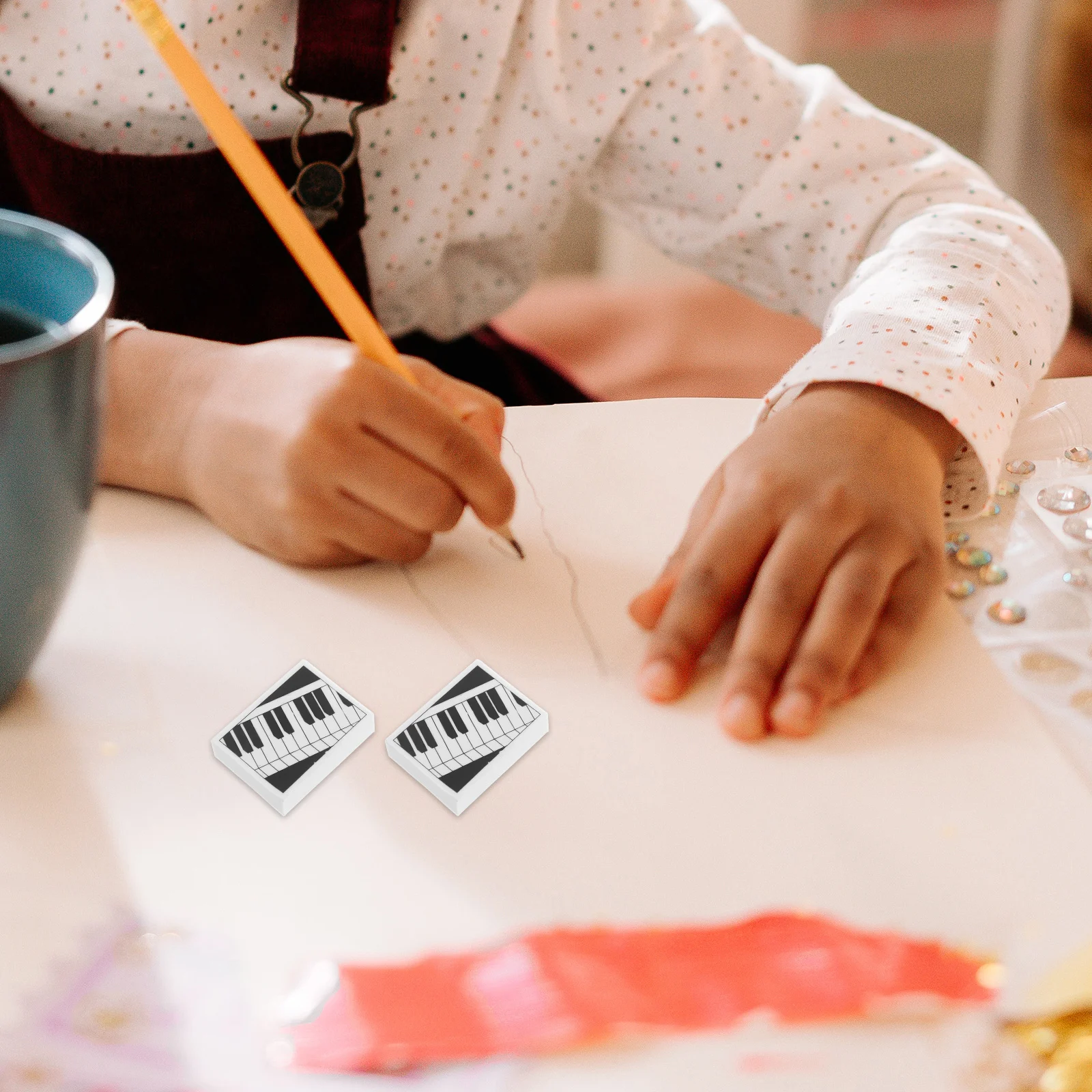 ยางลบรูปเปียโน 6 ชิ้น ยางลบสร้างสรรค์รูปทรงดนตรี สำหรับนักเรียน วาดภาพ ระบายสี ของขวัญวันเกิด เครื่องเขียน ยางลบศิลปะ
