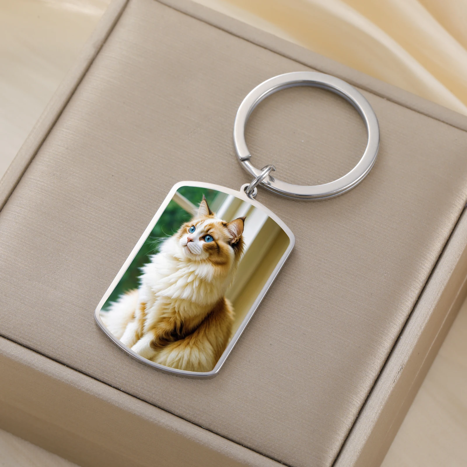 Aangepaste sleutelhanger met schattige kattenfoto's vangt mooie momenten en schattige, levendige look, ideale dierenliefhebbers en dierenliefhebbers