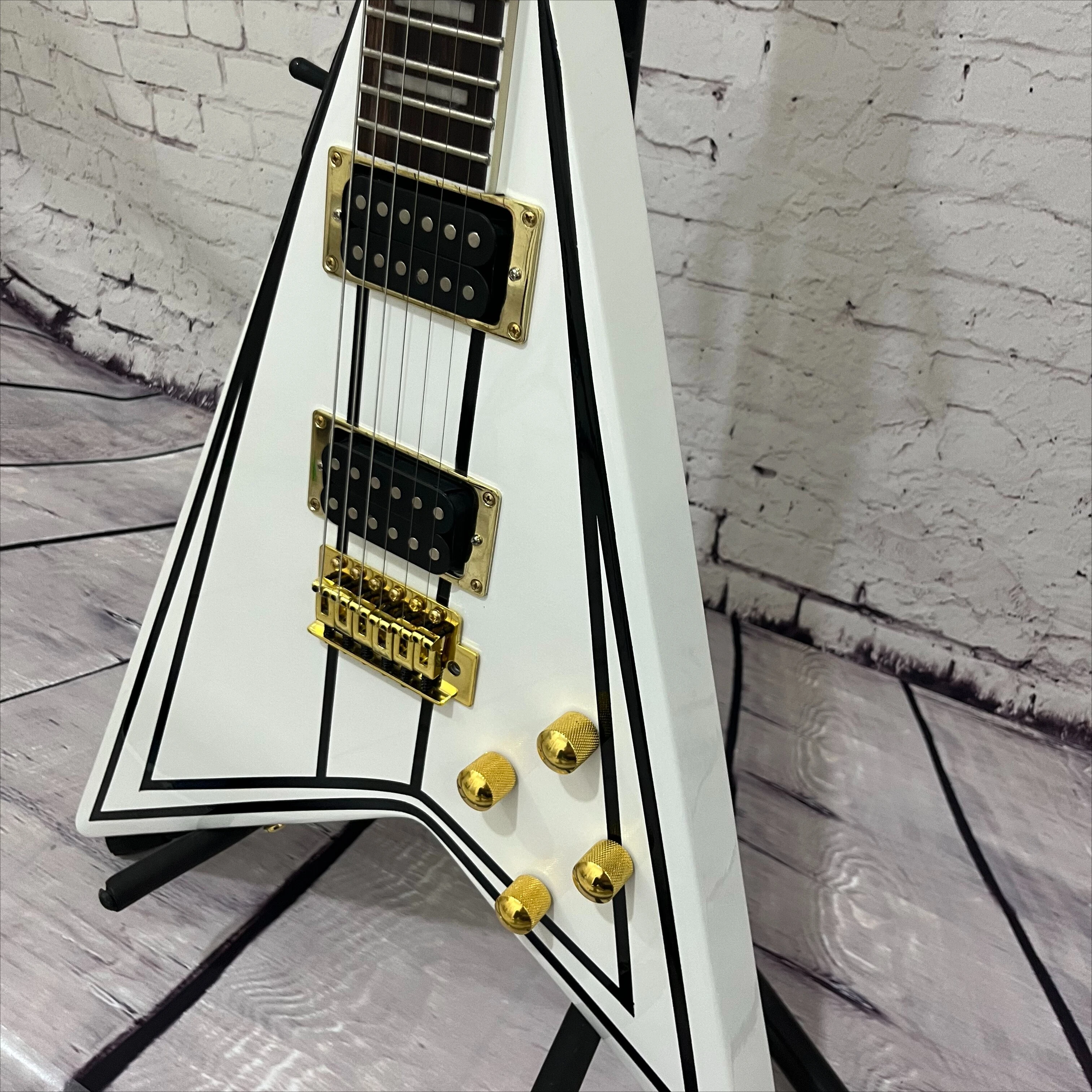 Hot guitarWhite Black Line V Shape  HH Pickups Fixed Bridge Gold Hardware Free Shipping Classic Rock Music