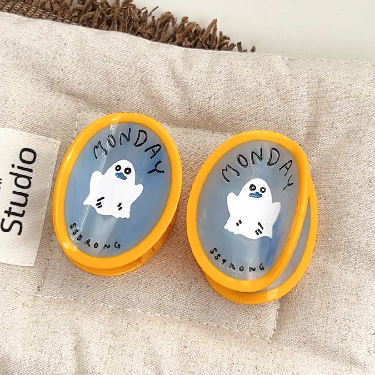 

Новая забавная заколка для волос на Хэллоуин, синяя круглая заколка-призрак из ацетатной кислоты для женщин, с возможностью персонализации