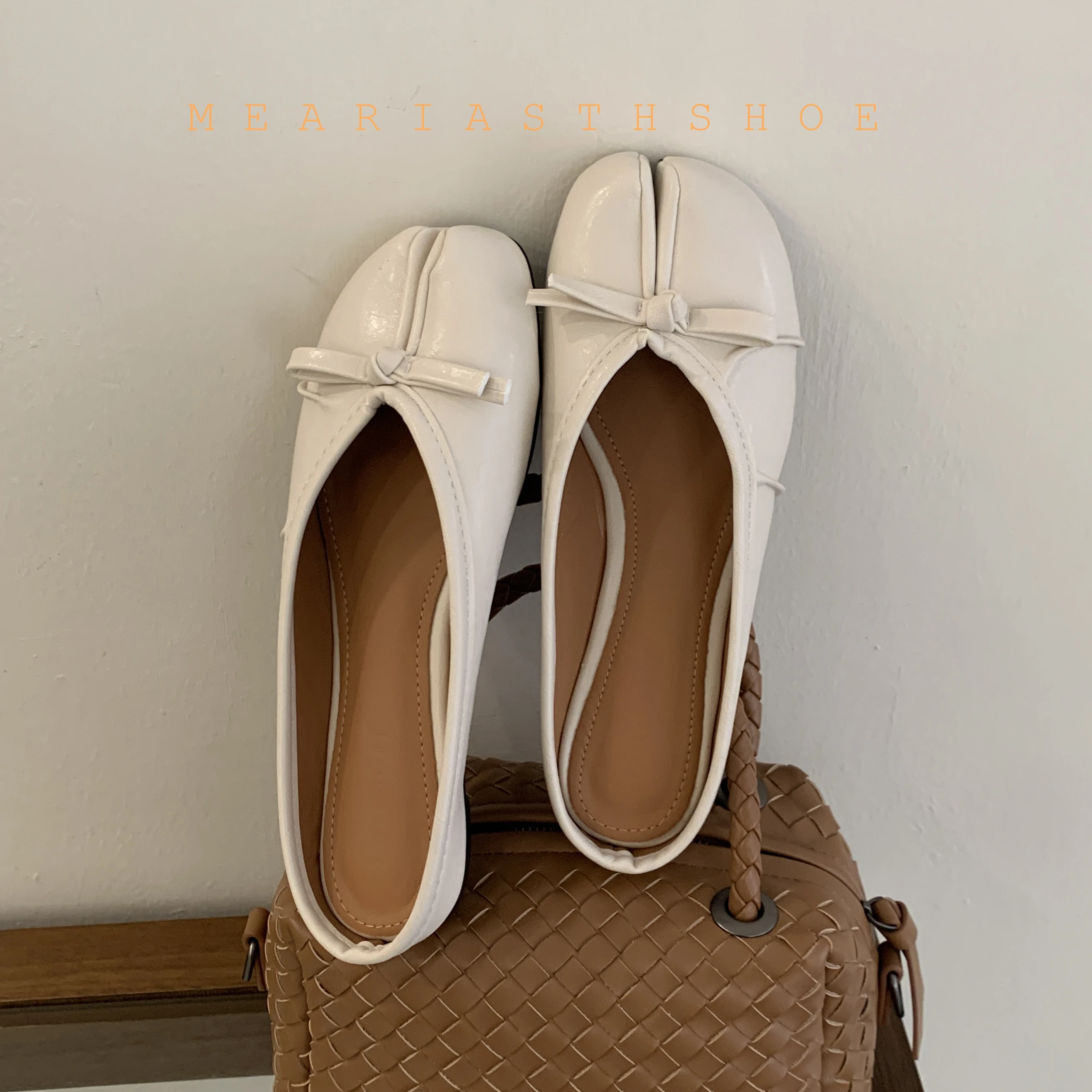 

2025 Women's Leather Slip-On Shoes with Folded Edges And Pig Hoof Design Flat Bottom Semi-Slipper Japanese Style Casual Footwear