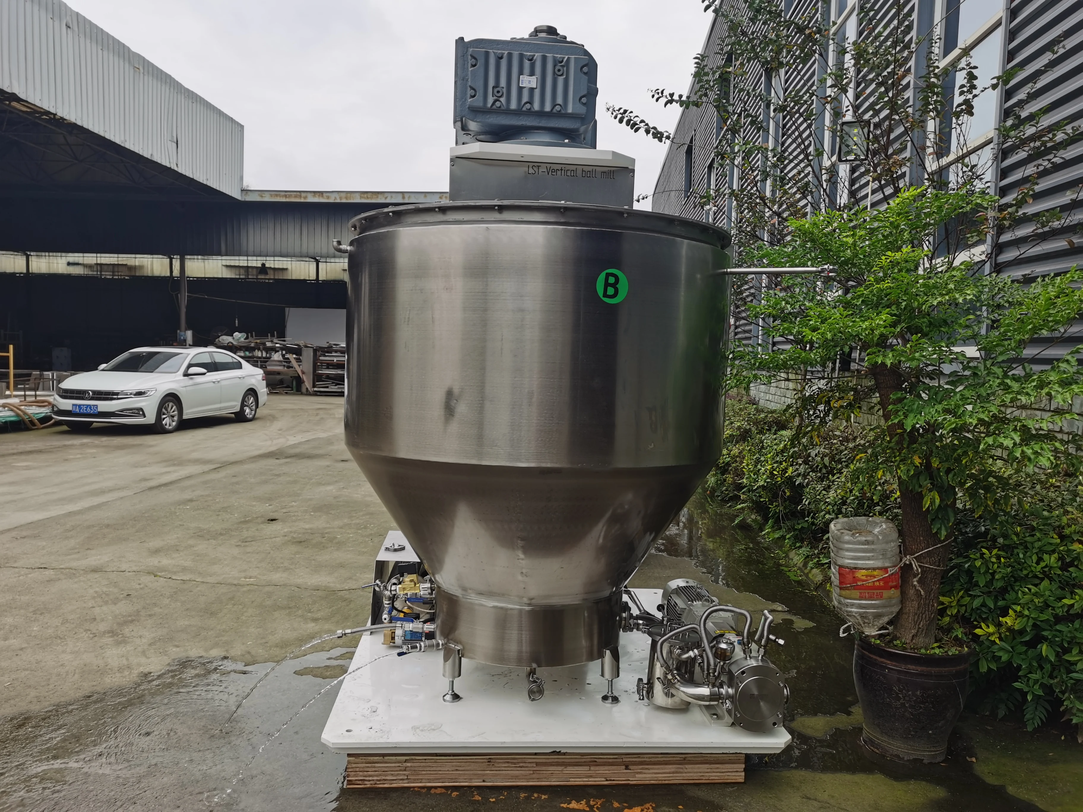LST 50L 300L 500L 1000L Vertical Chocolate Ball Mill System Chocolate Grinding Machine