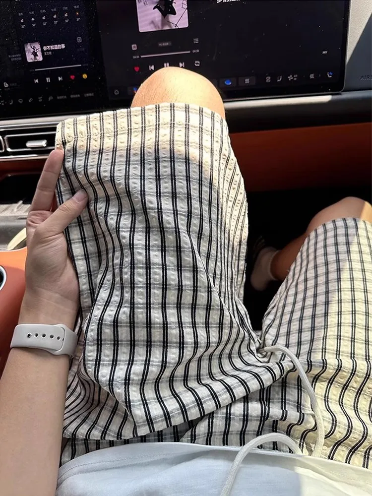 

Летние тонкие пятиточечные пузырьковые тканевые текстуры в клетку для мужчин и женщин, пляжная одежда в американском стиле ретро, повседневные свободные брюки прямого кроя