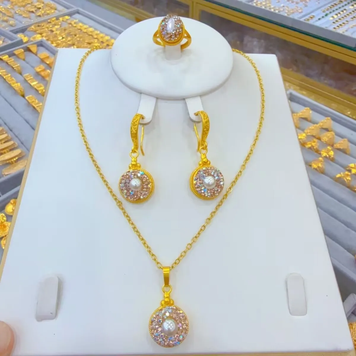 

Новое позолоченное ожерелье из немецкого сплава Дубая, серьги, кольца, комплект ювелирных изделий для свадебной вечеринки, подарок для любовника YY10718