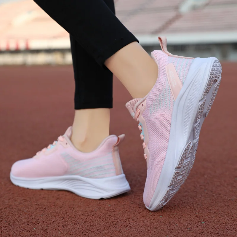 Sneakers untuk Wanita Sneakers Kasual Jaring Sepatu Lari Luar Ruangan Ringan Bersol Tebal Nyaman Sepatu Wanita Musim Panas 2023