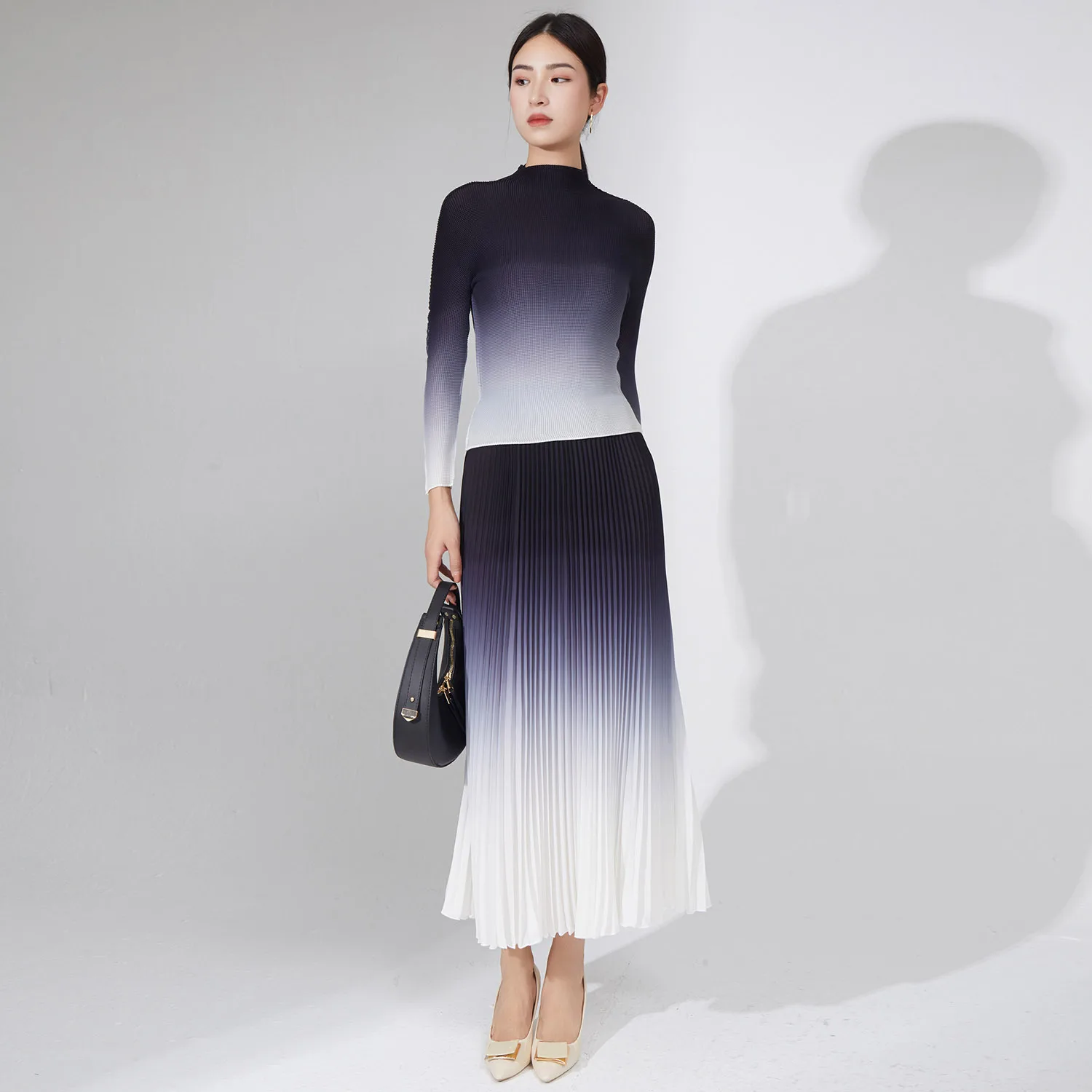 Fashionable Spring/Summer Women's Suit Set: High-End New Gradient Pleated T-shirt and Skirt Two-Piece Set