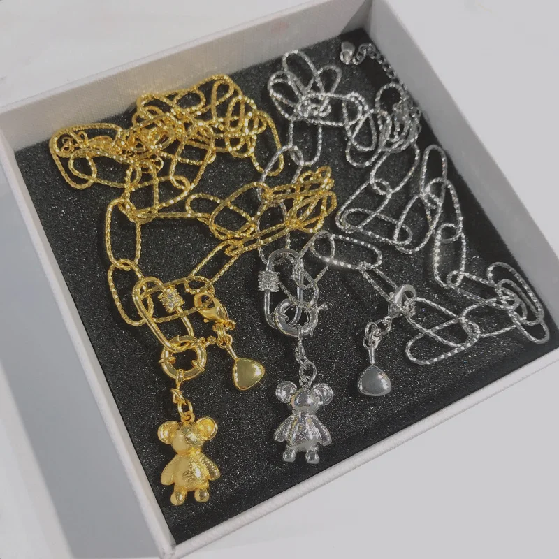 

New animal-themed fashionable carved bear pendant necklace, suitable for women to wear - an exquisite jewelry accessory for part