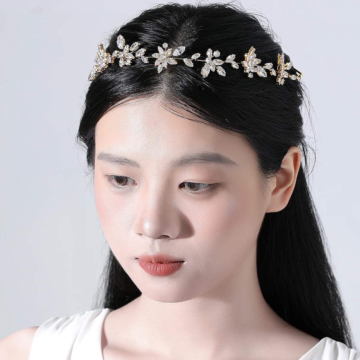 LUOTEEMI رائعة النساء خمر الشعر مجوهرات ذهبي اللون واضح تشيكوسلوفاكيا تاج للسيدات الزفاف الزفاف المشاركة مأدبة الإكسسوار