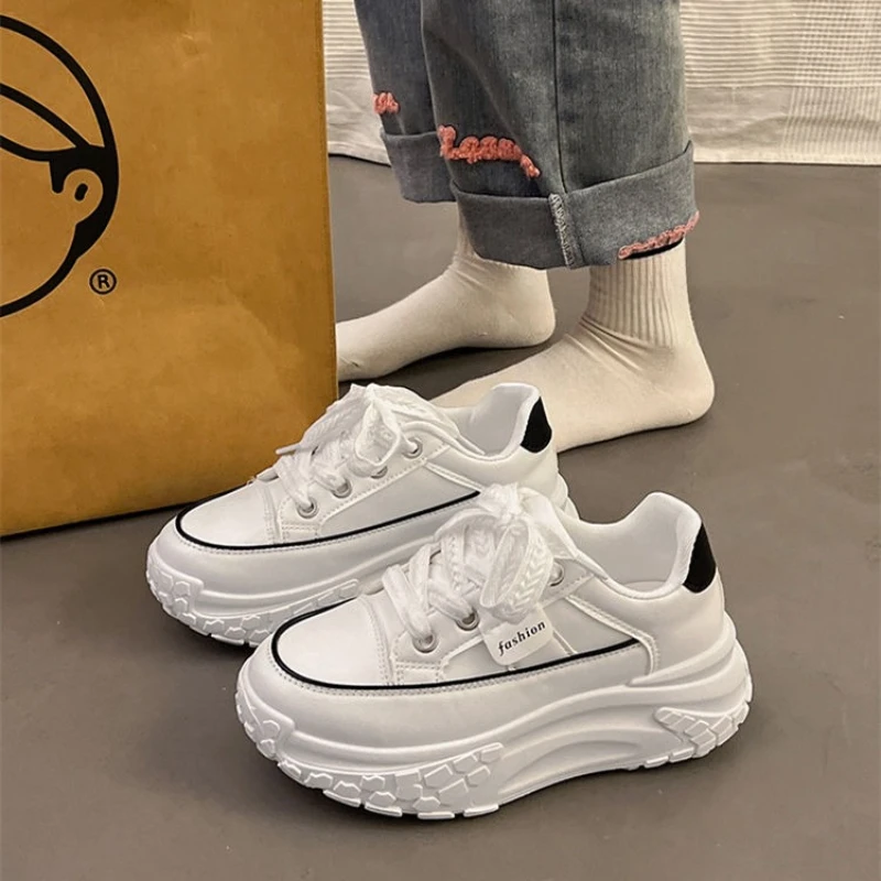 Sepatu Sneakers Putih Tebal untuk Wanita dengan Sol Platform dan Penambah Tinggi 5cm, Sepatu Kasual Unisex untuk Gym dan Aktivitas Luar Ruangan ​