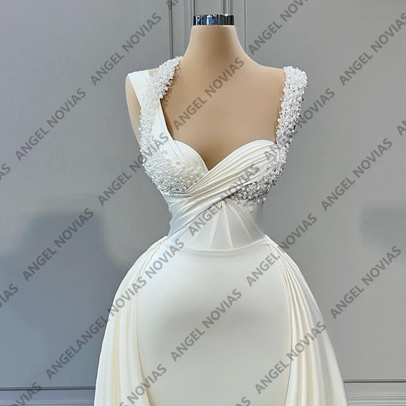 Luxury White A-Line Wedding Dresses Bridal Gown with Pearls Customizable Party Dress with Detachable Skirt