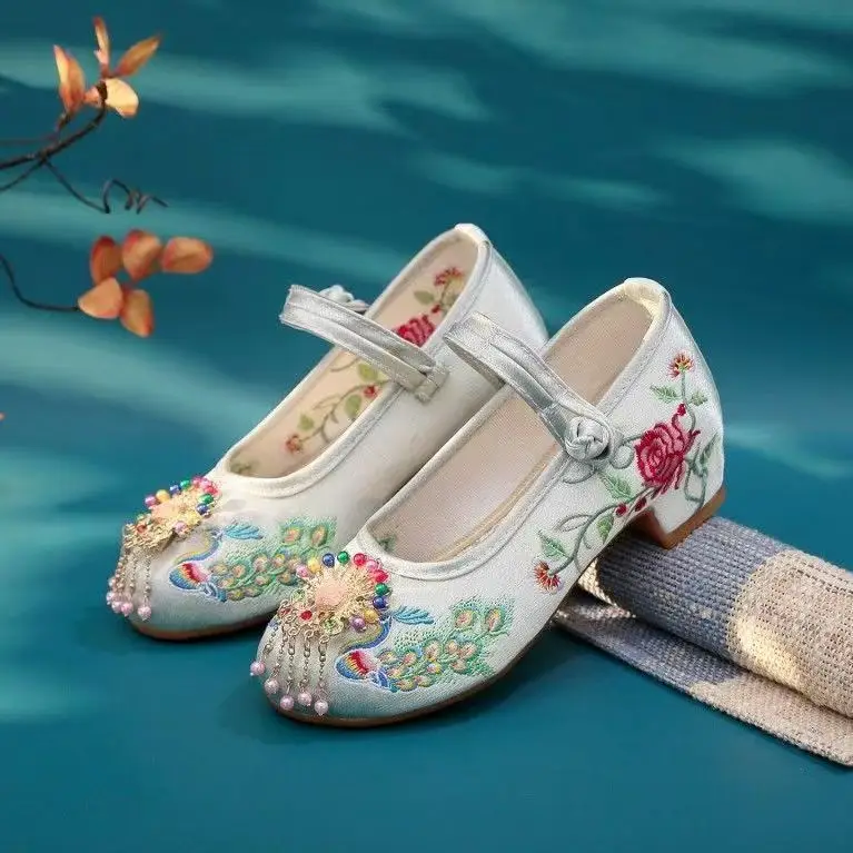 2026 New Girl's Block Heel Embroidered Hanfu Shoes Ethnic Style String Bead Tassel Round Toe Buckle Strap Cloth Shoes