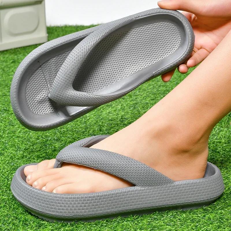 Mens Slippers Soft Sole Platform Flip Flops Women 2025 Summer Beach Non Slip Men Slippers Coulple Thick Sole Bathroom Slippers