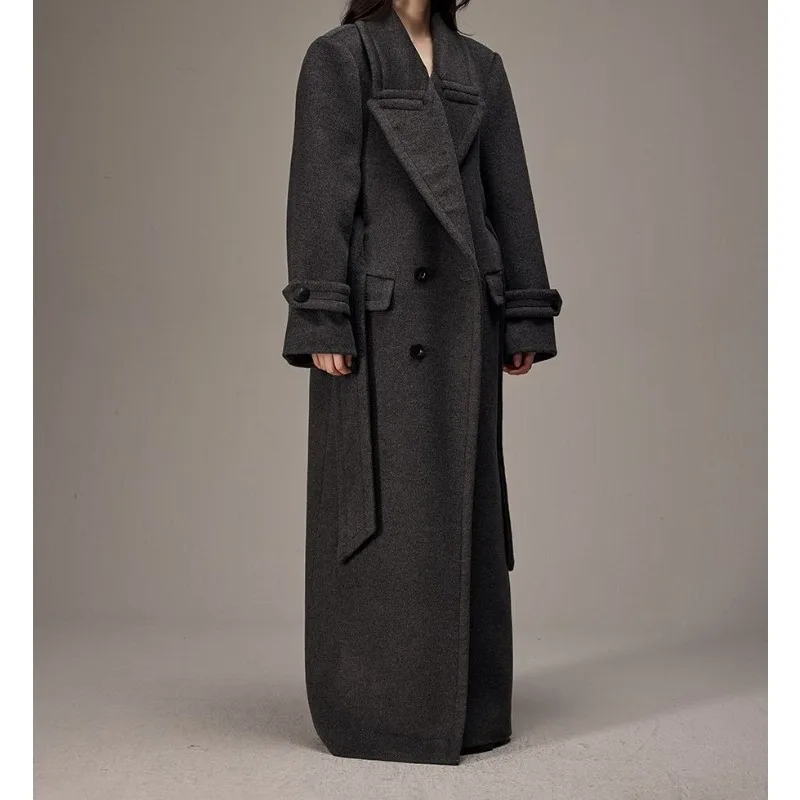 새로운 울 가을 겨울 코트는 루즈하고 고급스러운 두꺼운 더블 브레스티드 울 코트로 날씬해 보입니다.