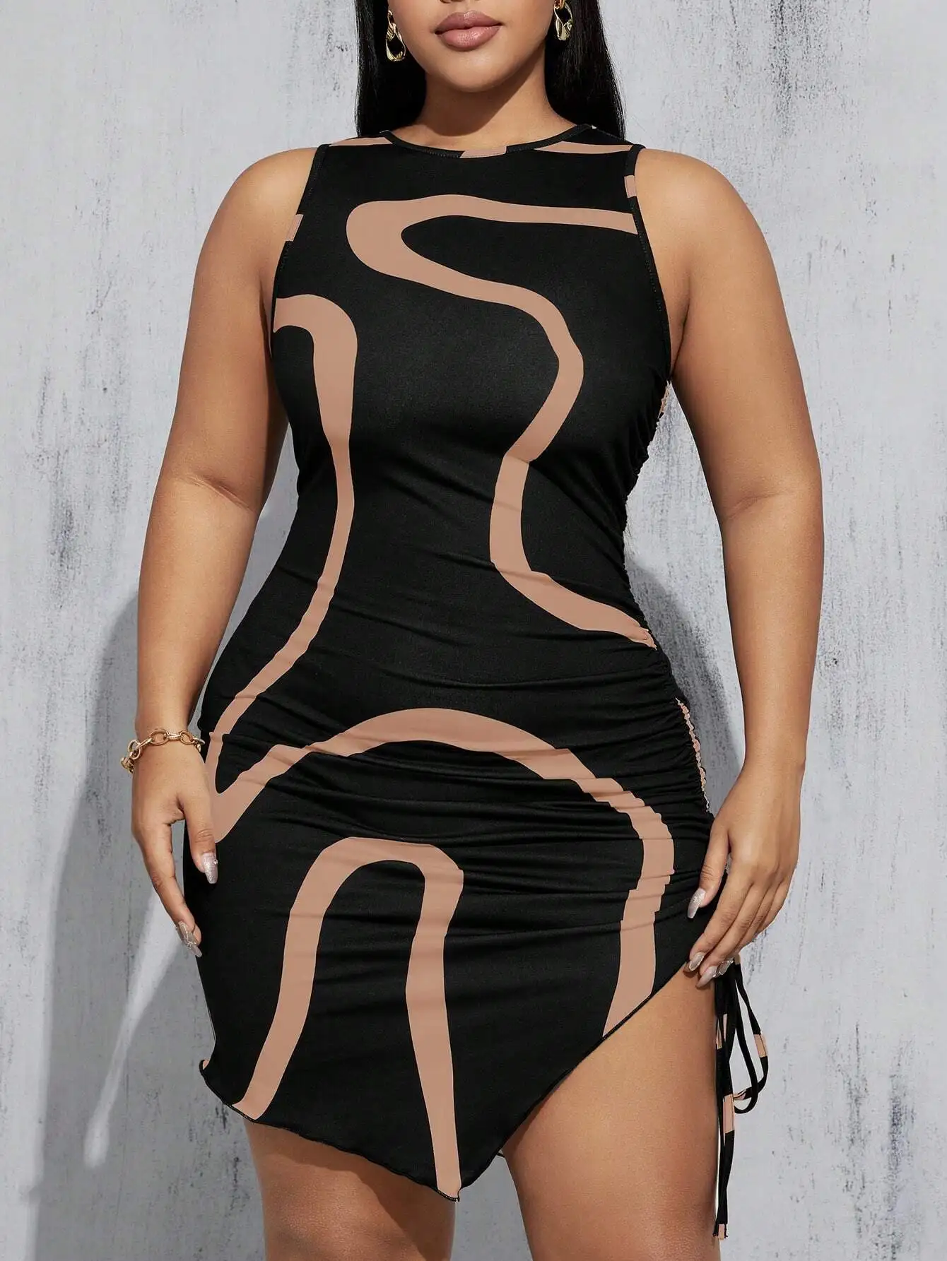 

Черное асимметричное облегающее платье с принтом и боковой рюшкой на шнурке, мини-платье