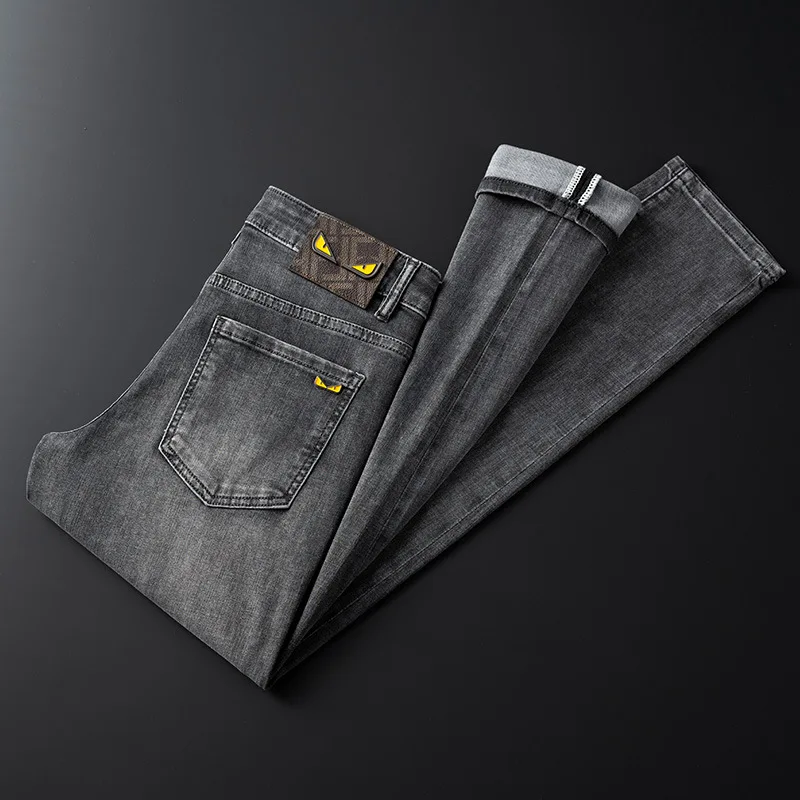 2024 primavera e l'estate nuovi jeans di moda di lusso a prezzi accessibili di fascia alta pantaloni casual affusolati slim fit in denim elasticizzato da uomo