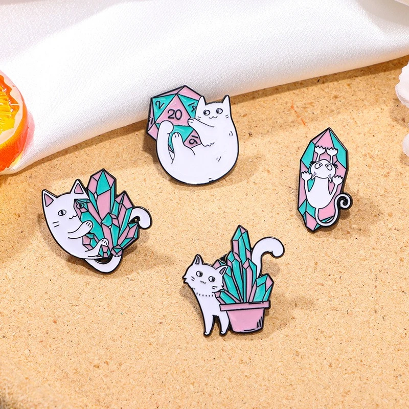 Fashion Cute Cartoon White Cat Crystal Brooches Sweet Style Student Alloy Pin Badge For DIY Clothing Bags Hat T-shirt Decoration