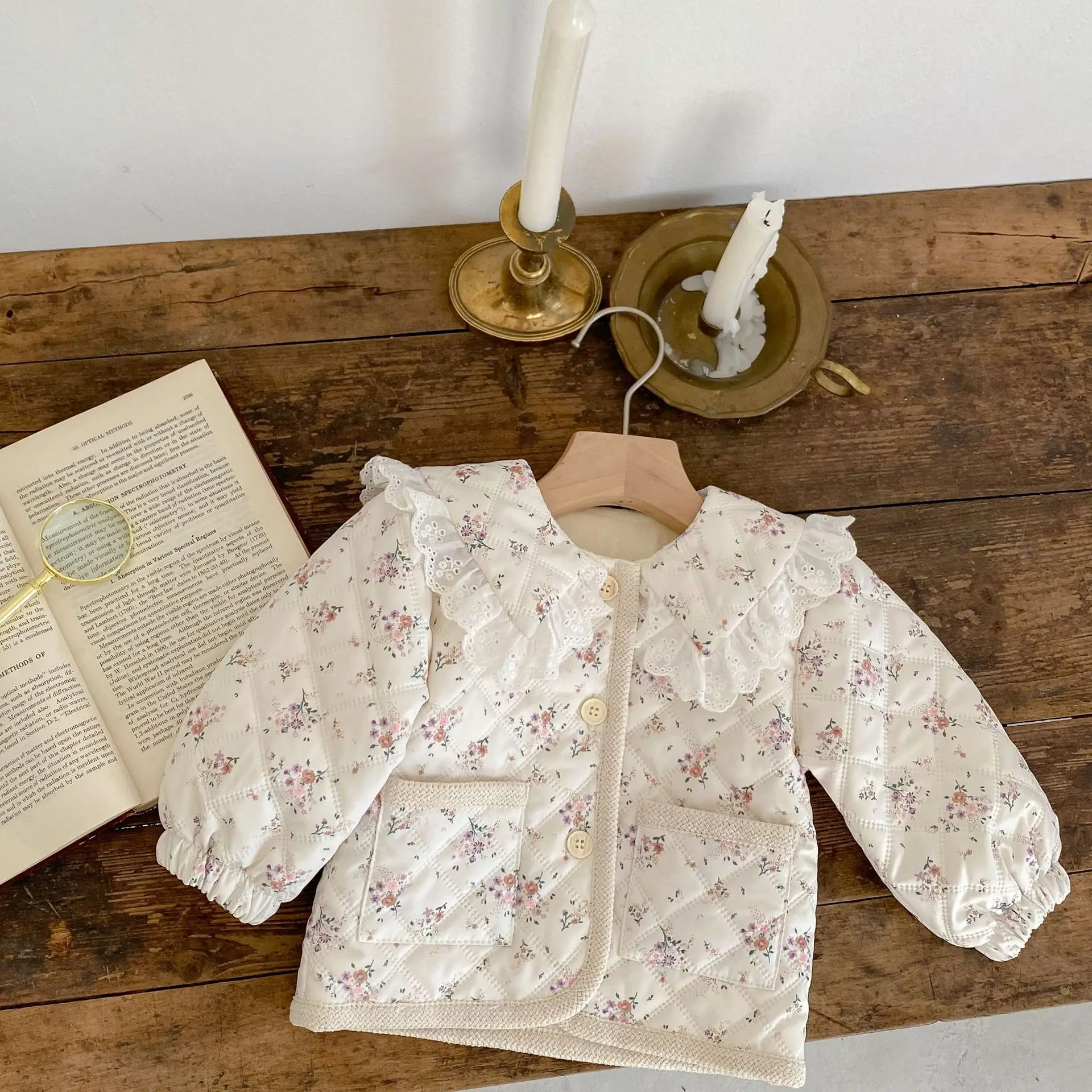 

Winter Girls with Plush Floral Jackets, Stylish Lace Collars, Cotton Coats, Long Sleeves, Thick Cardigans, Cotton Coats