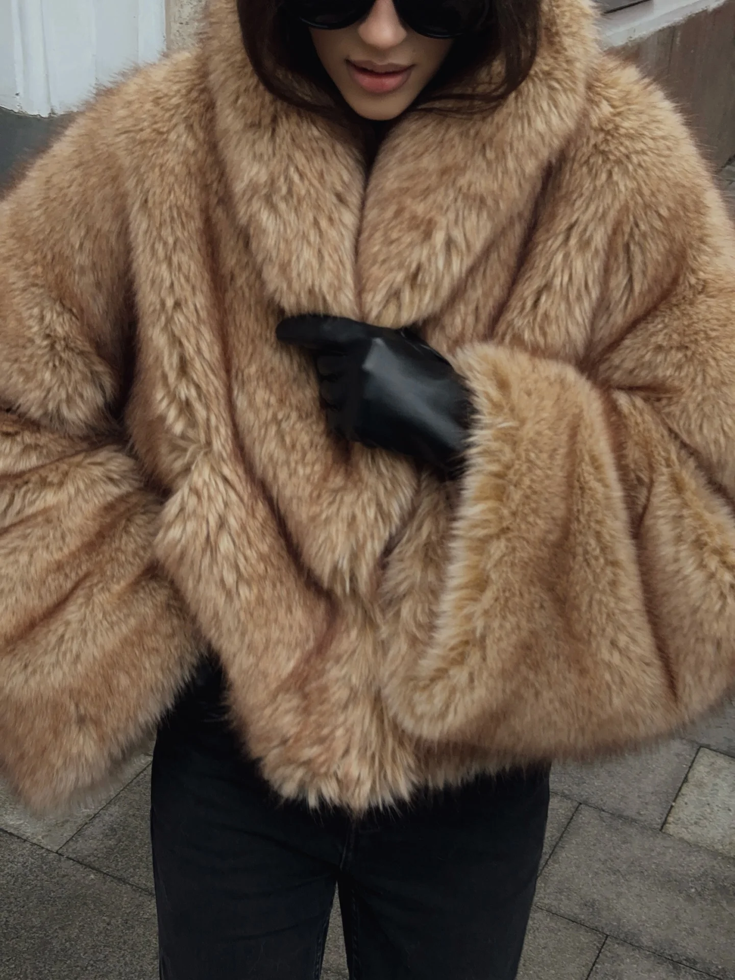 Laur 2026 Women Winter Faux Fur Short Coat Big Shawl Collar Oversized Loose Warm Thick Furry Jacket Fashion Female Outerwear