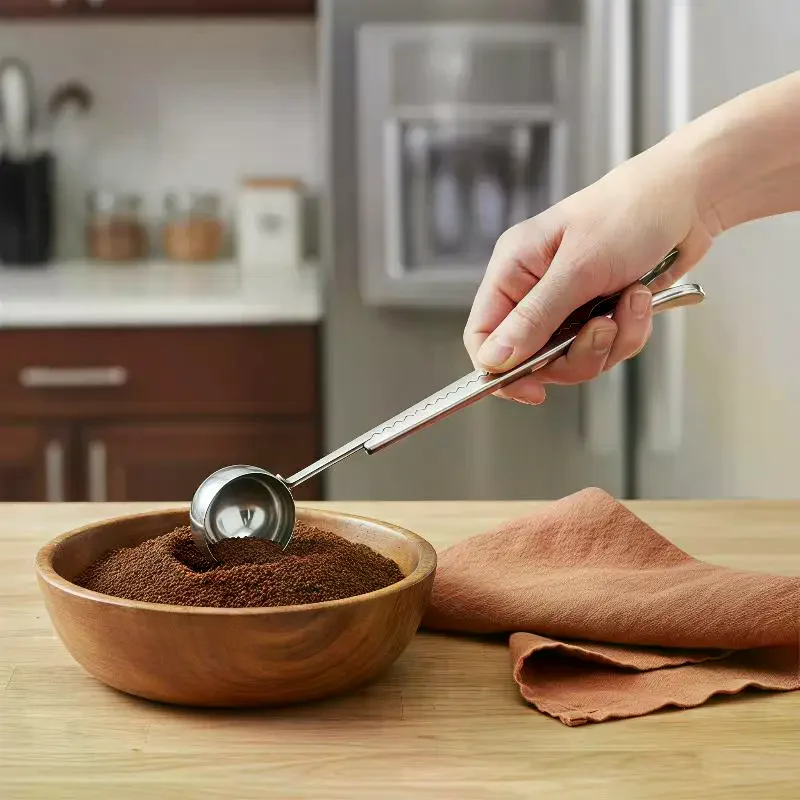 2-in-1 Stainless Steel Coffee Measuring Coffee Scoop Multifunctional Food Sealing Clip Tea Milk Powder Scoop Coffee Accessories