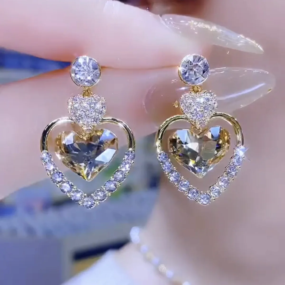 High-end with a sense of exclusivity  New model Personality  Versatile Gold color Set with diamonds  Heart shape Earrings