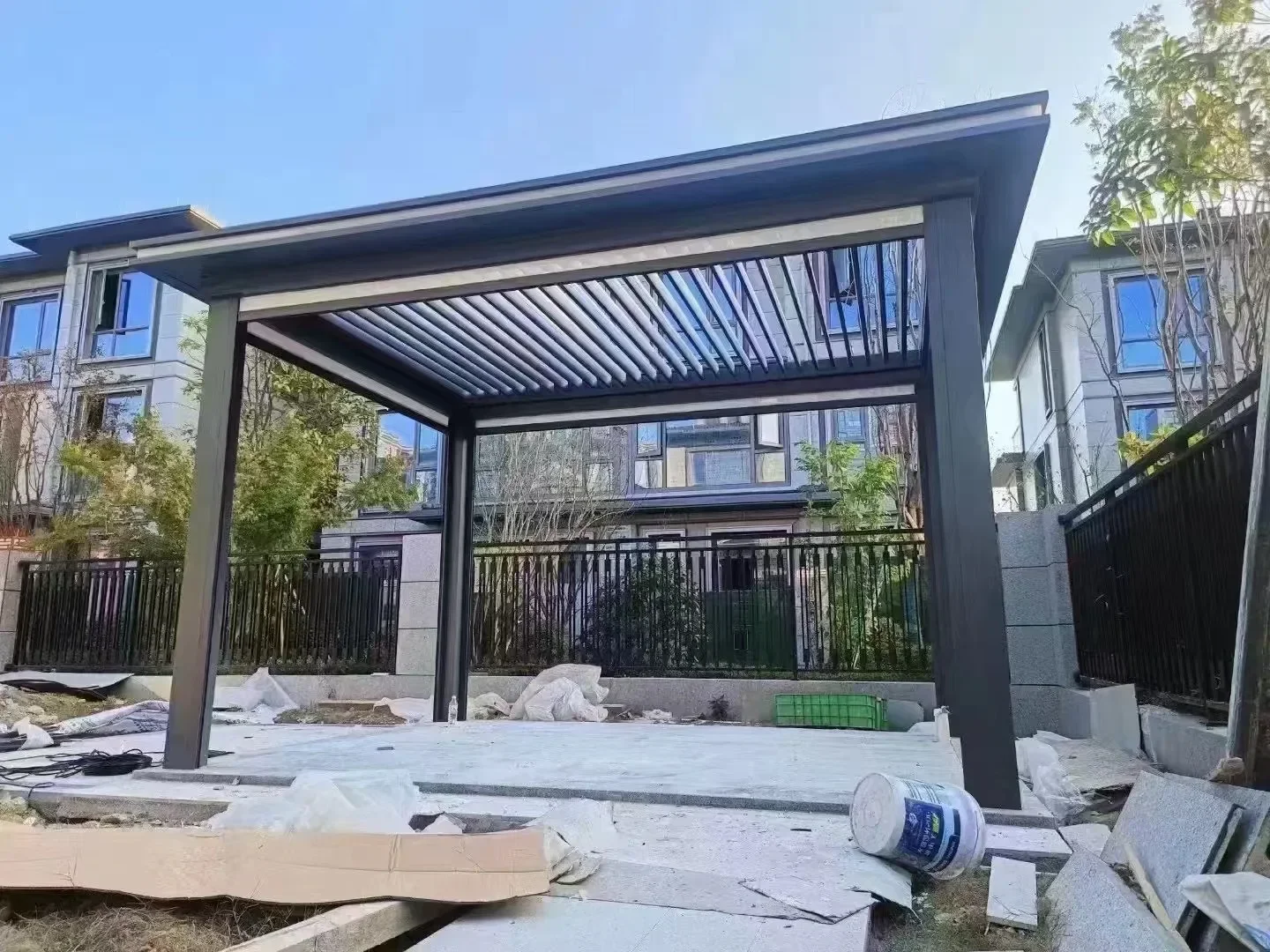 Manufacturer Contemporary Outdoor Retractable Garden Solarium Tent Sunroom Design Flat Roof Solar Glass Panel Hotel Aluminum