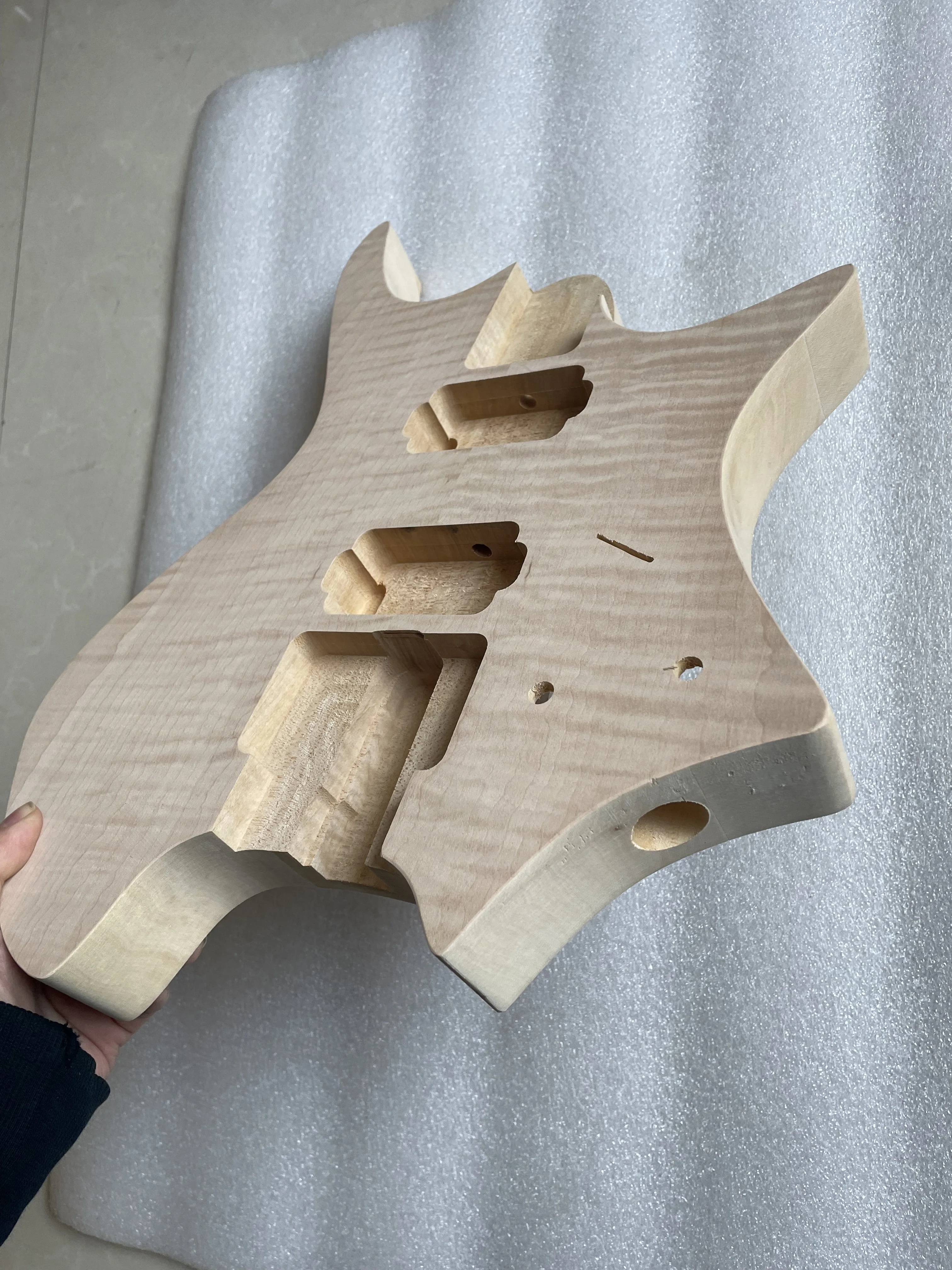 Headless Electric Guitar Body Unfinished Basswood Flame Maple Veneer with Plastic Guitar Back Plate, 6 Strings