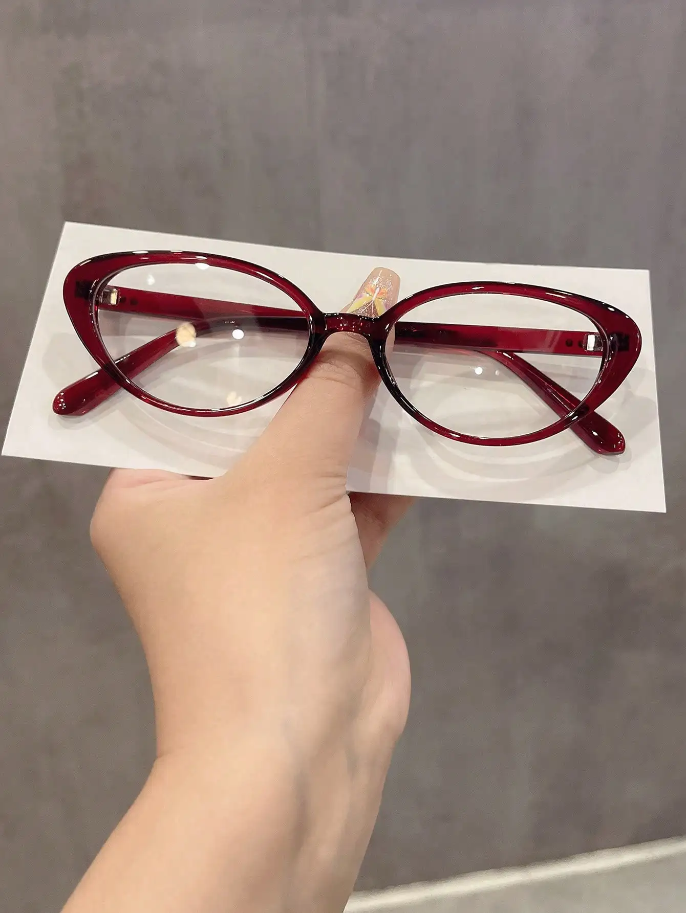 Gafas planas estilo ojo de gato con remaches color borgoña para mujer, 1 unidad, montura completa de PC, elegantes, informales, ligeras y a la moda