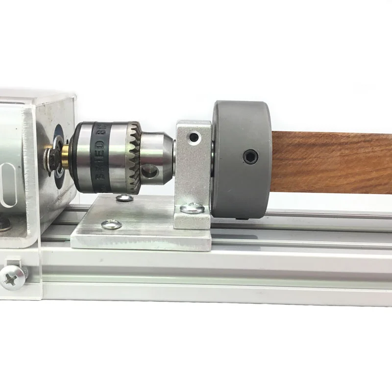 Small Lathe with Four Jaw Chuck Chuck Head for Fixing Long Strip Wood with A Micro Ejector Pin