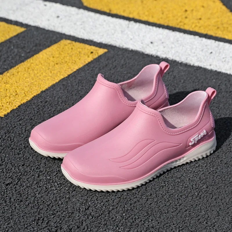 

Fashionable Low-Top Women's Rain Boots Slip-On Short Tube Anti-Slip Waterproof Kitchen Work Gloves Wear-Resistant EVA Material