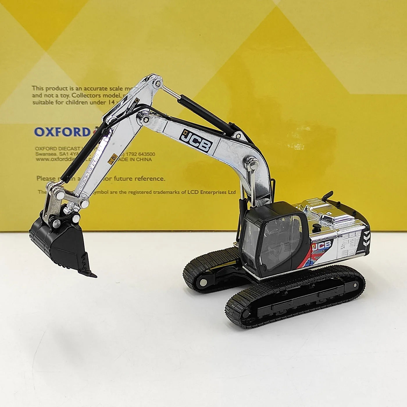 Diecast OXFORD 1:76 Scale JCB JS220 Wheeled Excavator Silver Alloy Car Model