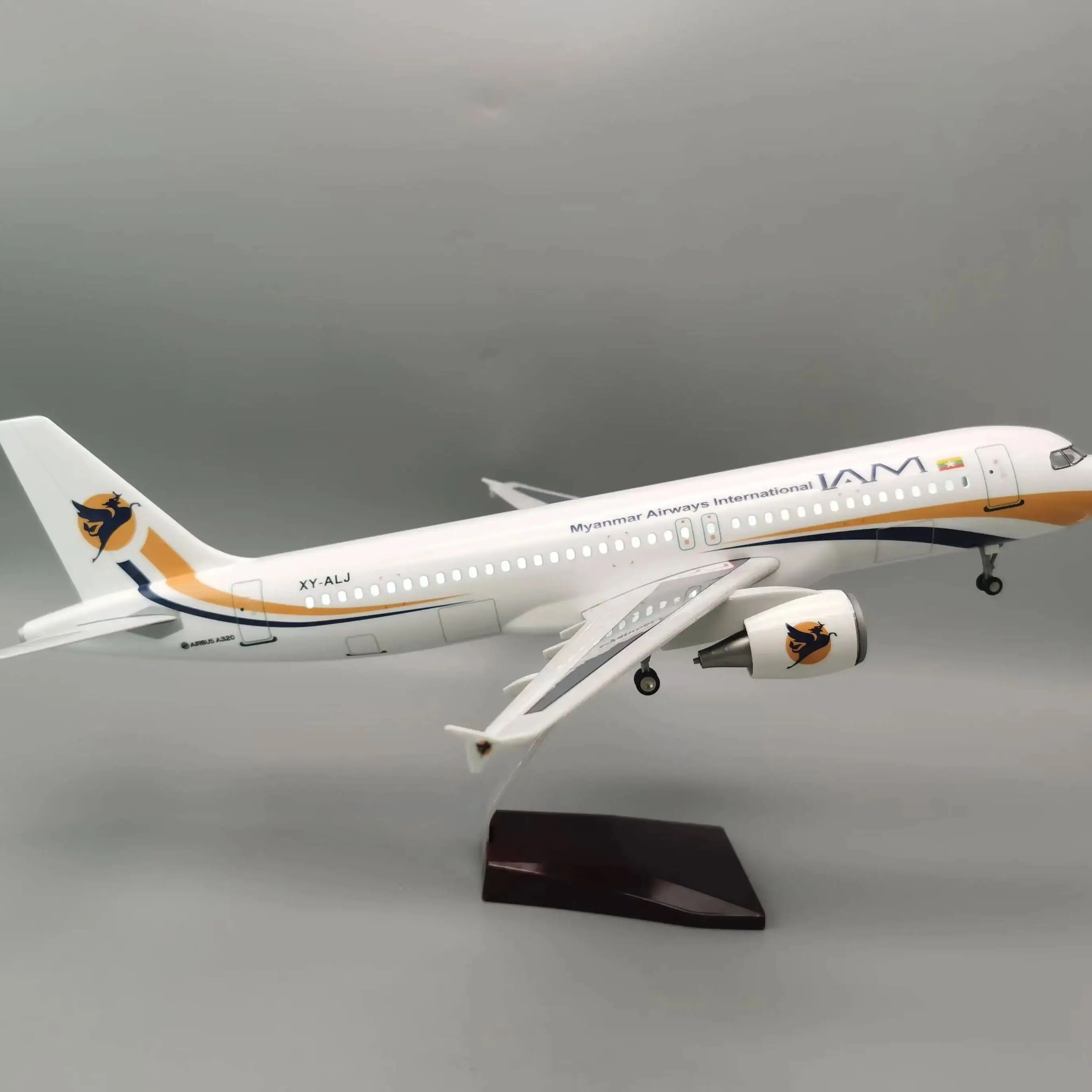 1/80 Scale 47cm 320 Aircraft A320 NEO Myanmar Air Airlines Light Model with Landing Gear and Lights Resin Die-cast Aircraft Mode