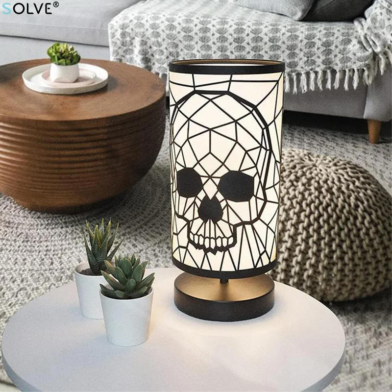 

Gothic Wrought Iron Table Lamp Creative Skull Touch Desk Lamp Living Room Bedroom Bedside LED Light Halloween Decoration USB E27