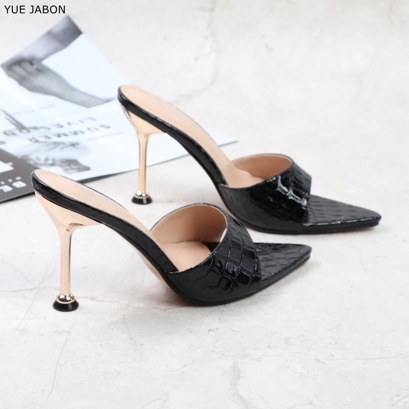 

Черные роскошные женские туфли на тонком высоком каблуке, летние сандалии с красным принтом под змеиную кожу, остроносые туфли с открытым носком, шлепанцы для вечеринок.