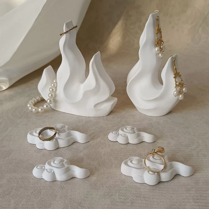 Creative plaster flame jewelry display stand jewelry bracelet Chinese wind auspicious cloud photo prop display ornament
