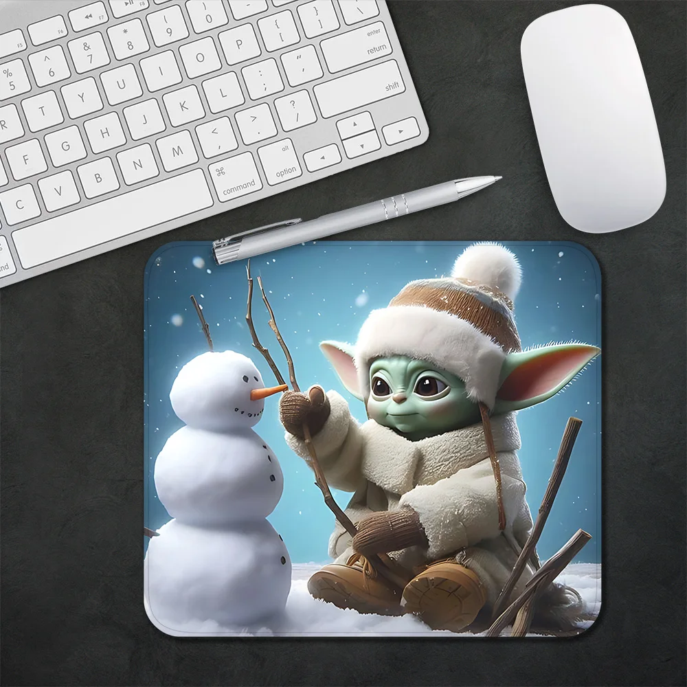 M-Mandalorians Baby Yoda لوحة ماوس الألعاب XS لوحة ماوس صغيرة لألعاب الكمبيوتر سطح المكتب الديكور مكتب ماوس حصيرة Deskmat البساط