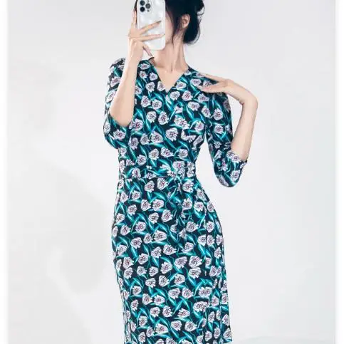 Principios de primavera nuevo cuello de flores blanco azul envoltura pecho con cinturón ceñido al cuerpo Dr Seven Quarter Sve cintura alta Ele Dr