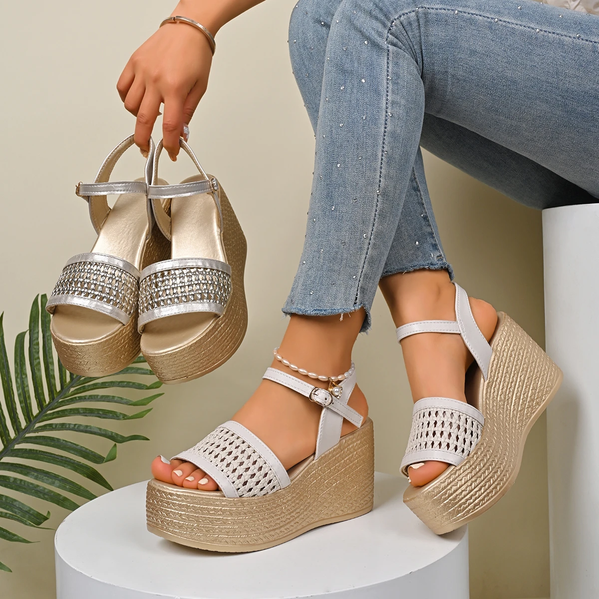 

Модные женские босоножки на танкетке, пикантная женская обувь с открытым носком, роскошные шлепанцы на платформе, женская обувь на блестящем высоком каблуке Sandalias De Mujer