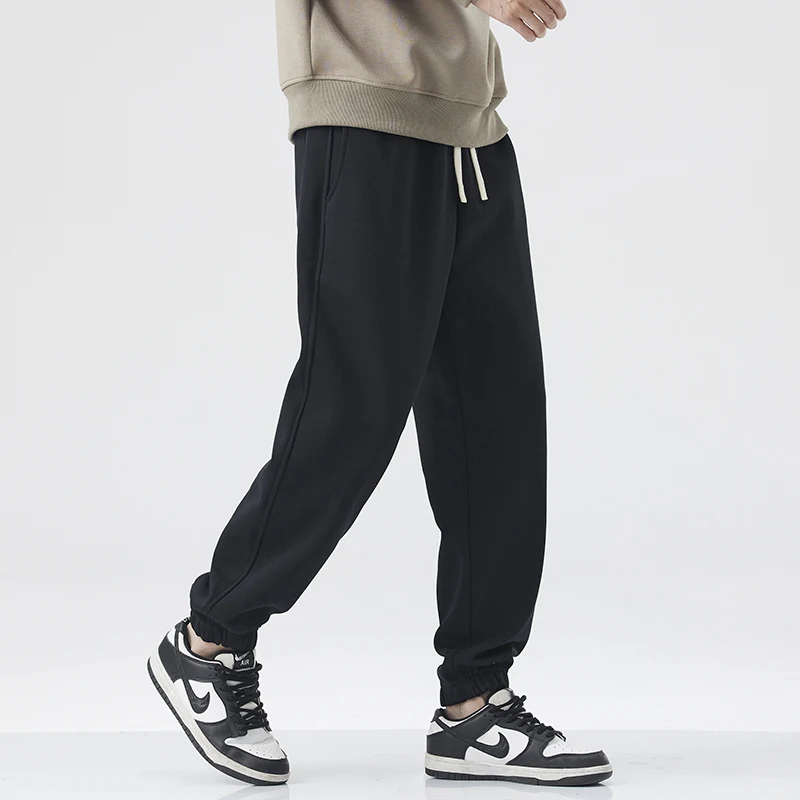 سراويل خريف 2025 يابانية فضفاضة مستقيمة الساق - سراويل ركض مطرزة بأساور للرجال مع بنطال رياضي متعدد الاستخدامات