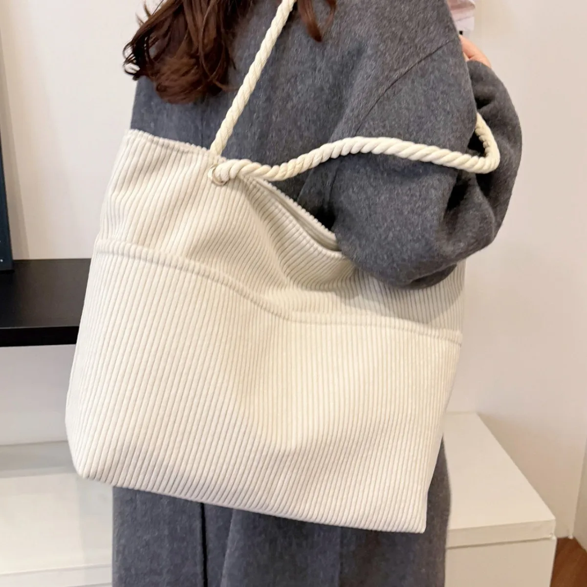 Large Capacity Lazy Wind Bag Women's 2025 Spring New Strip Velvet Shoulder Armpit Bag Fashion Casual Commuter Tote Bag