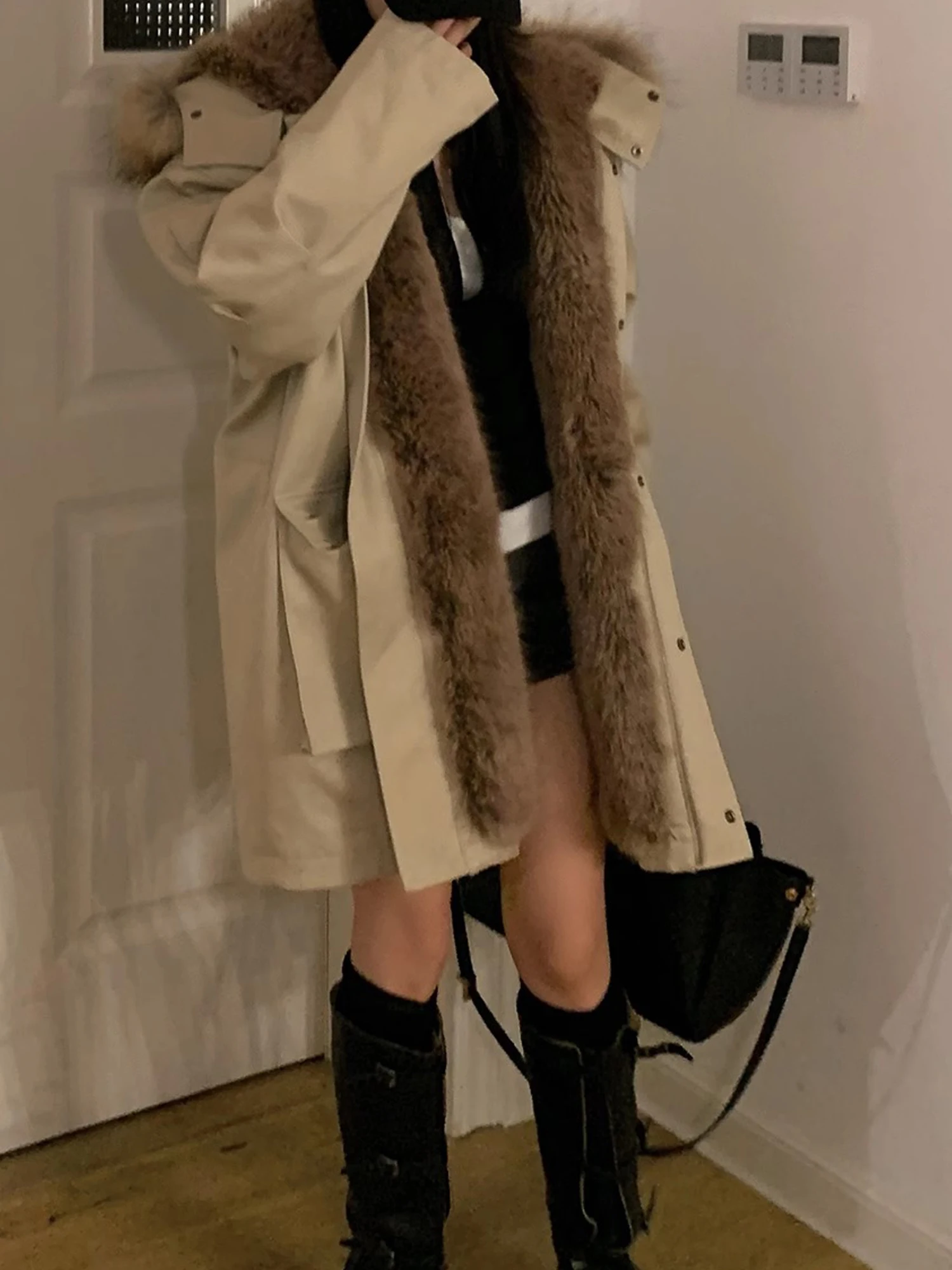 เสื้อคลุมผู้หญิงแบบหลวม แขนยาว สำหรับฤดูใบไม้ร่วงและฤดูหนาว  พร้อมปกขนสัตว์ถอดได้ สไตล์ลำลอง เหมาะสำหรับใส่ทำงานหรือใส่เที่ยว